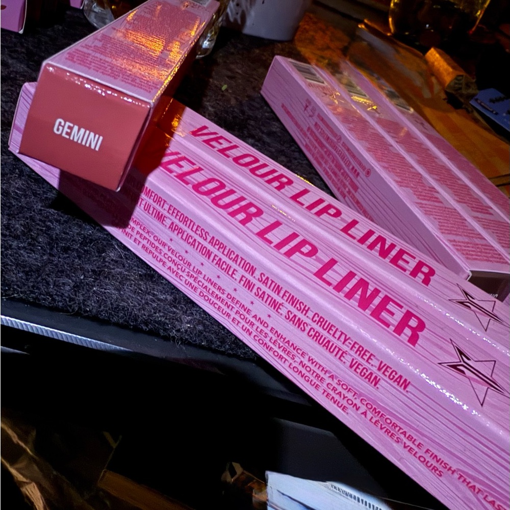 Jeffrey Star Velour Lip Liner GEMINI (Warm Rose) - NIB - Picture 4 of 4